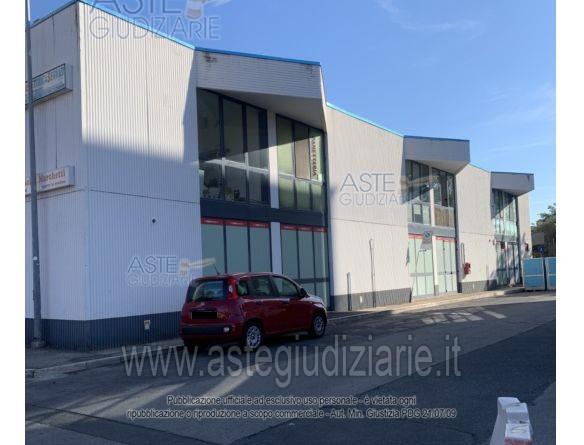 Foto: Immobile commerciale a Piombino (LI)