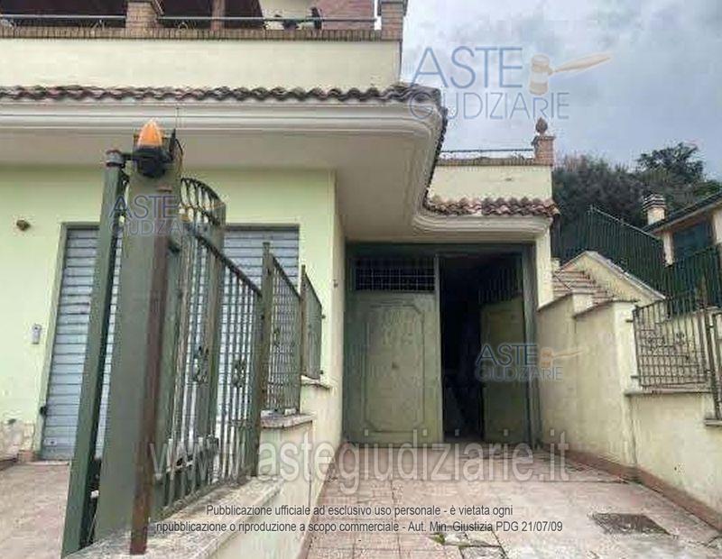 Foto: Immobile commerciale a Guidonia Montecelio (RM)