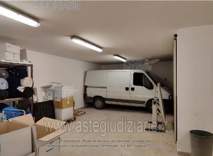 Photo: Immobile commerciale in Andria (BT)