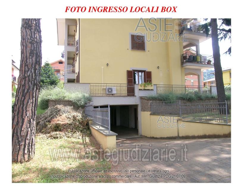 Foto: Immobile commerciale a Lanuvio (RM)