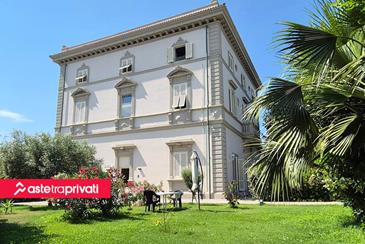 Villa d’epoca fronte mare ad Ardenza - Aste tra privati